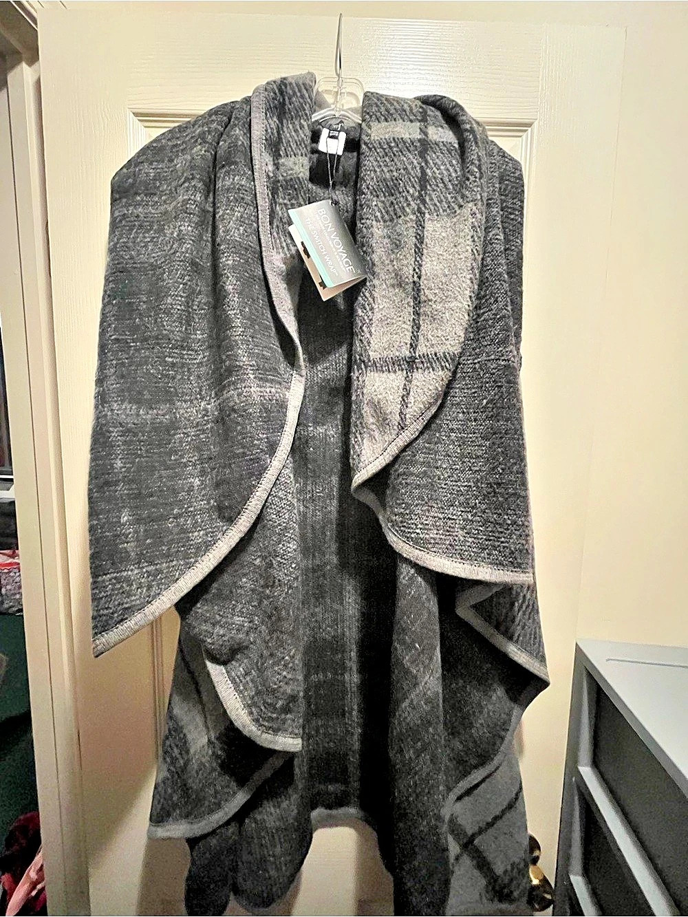 BonVoyage The Switch Wrap Plaid Wrap in Gray & Black NWT